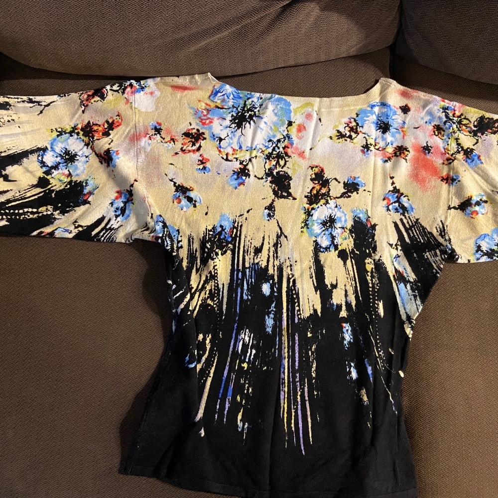 Beautiful, soft, dramatic patterned sweater - Picture 12 of 12